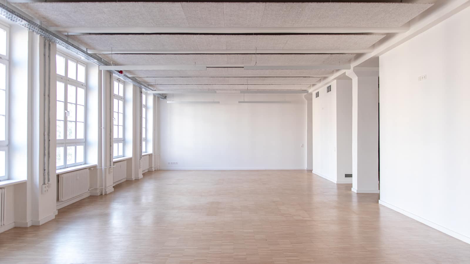 Bergmannstrasse Berlin leere moderne Bürofläche