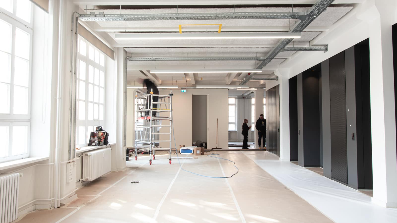 Bergmannstrasse Berlin Bürofläche arbeiten an der Decke und Elektronik