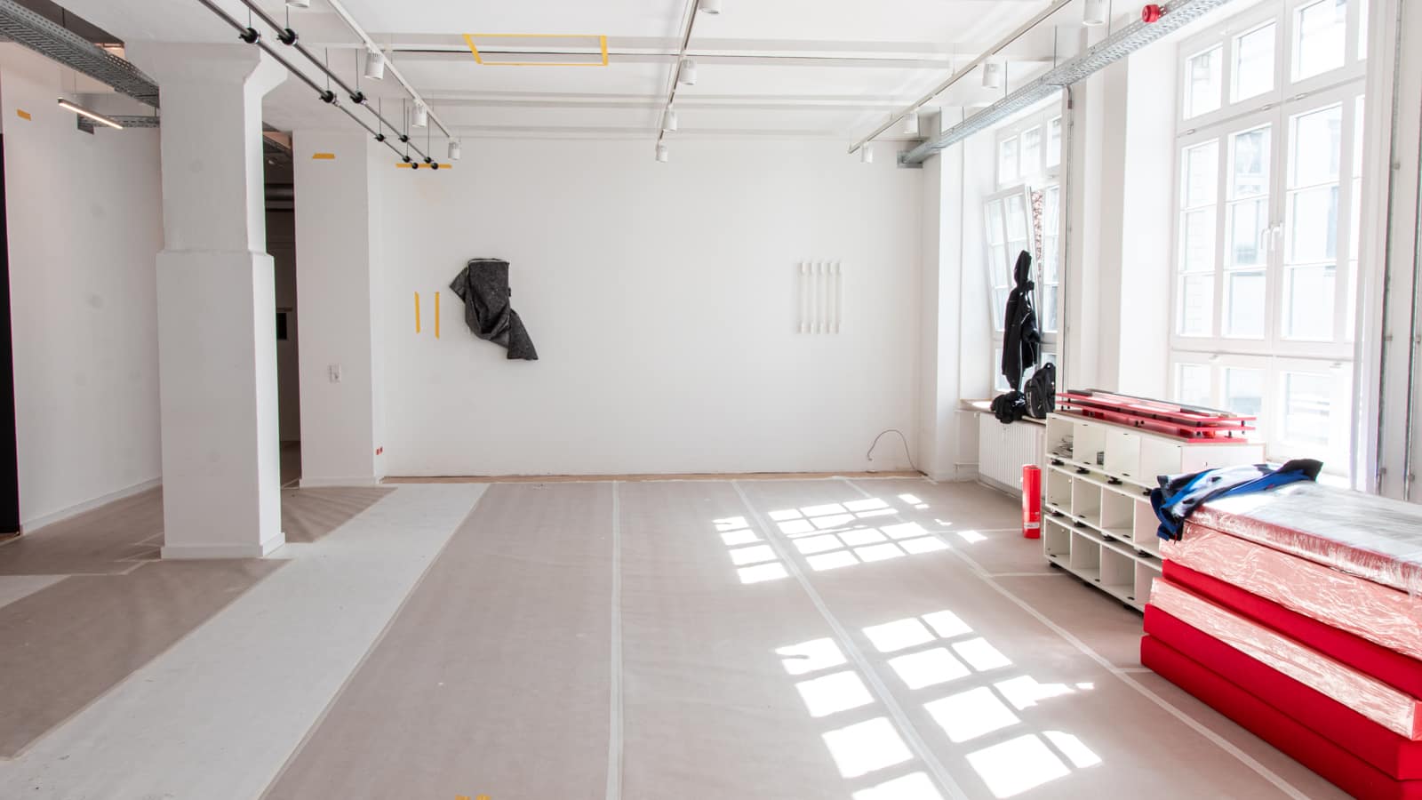 Bergmannstrasse Berlin Eingangsbereich Baumaterial