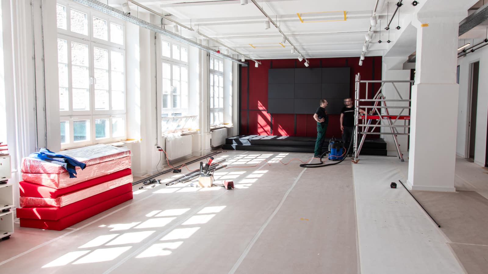 Bergmannstrasse Berlin Eingangsbereich Malarbeiten