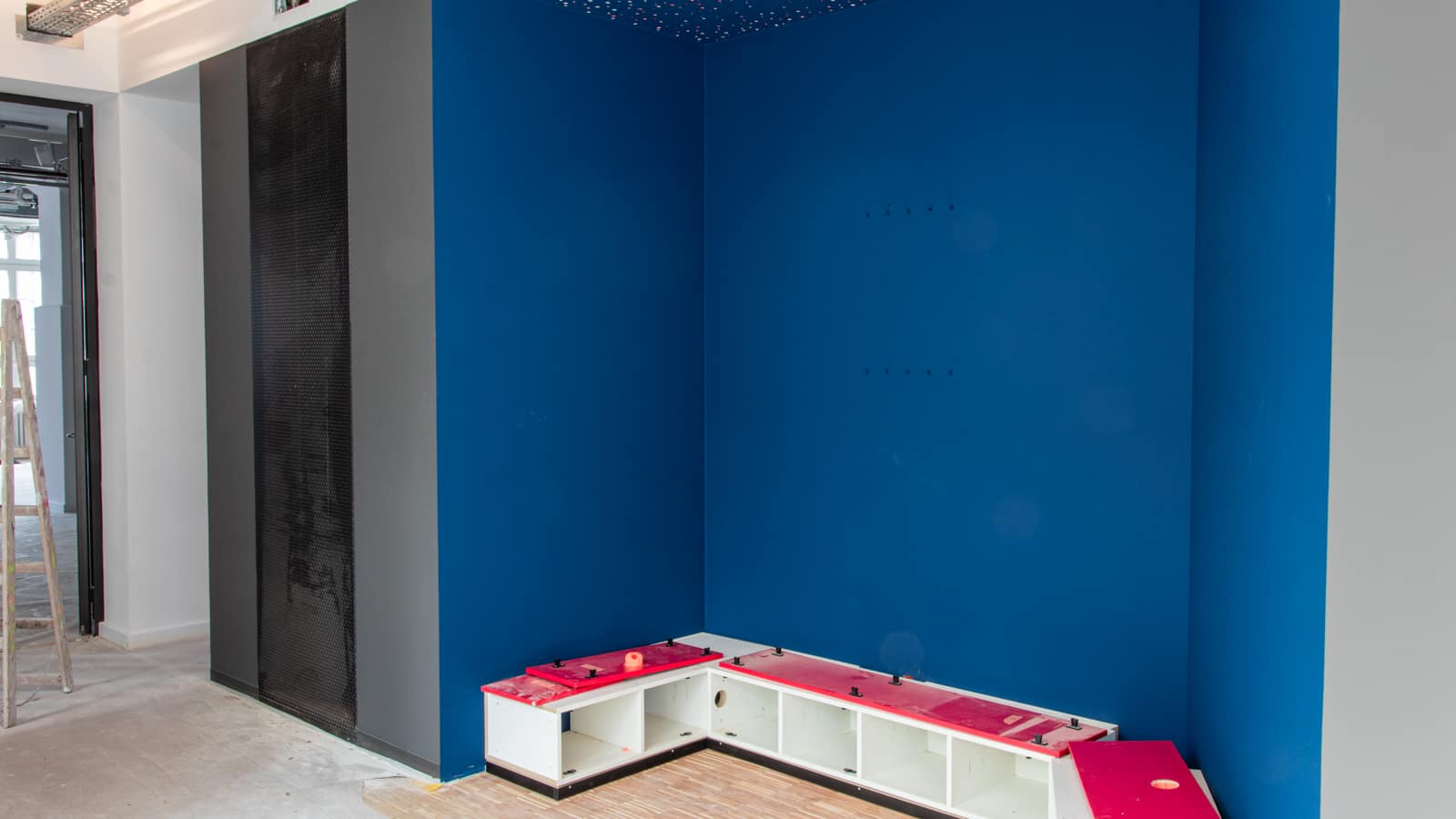 Bergmannstrasse Berlin moderner Büroflur Schleifarbeiten