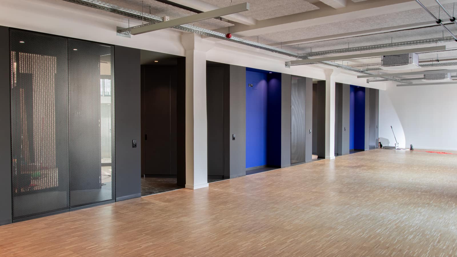 Bergmannstrasse Berlin Eingangsbereich Bürofläche Malarbeiten