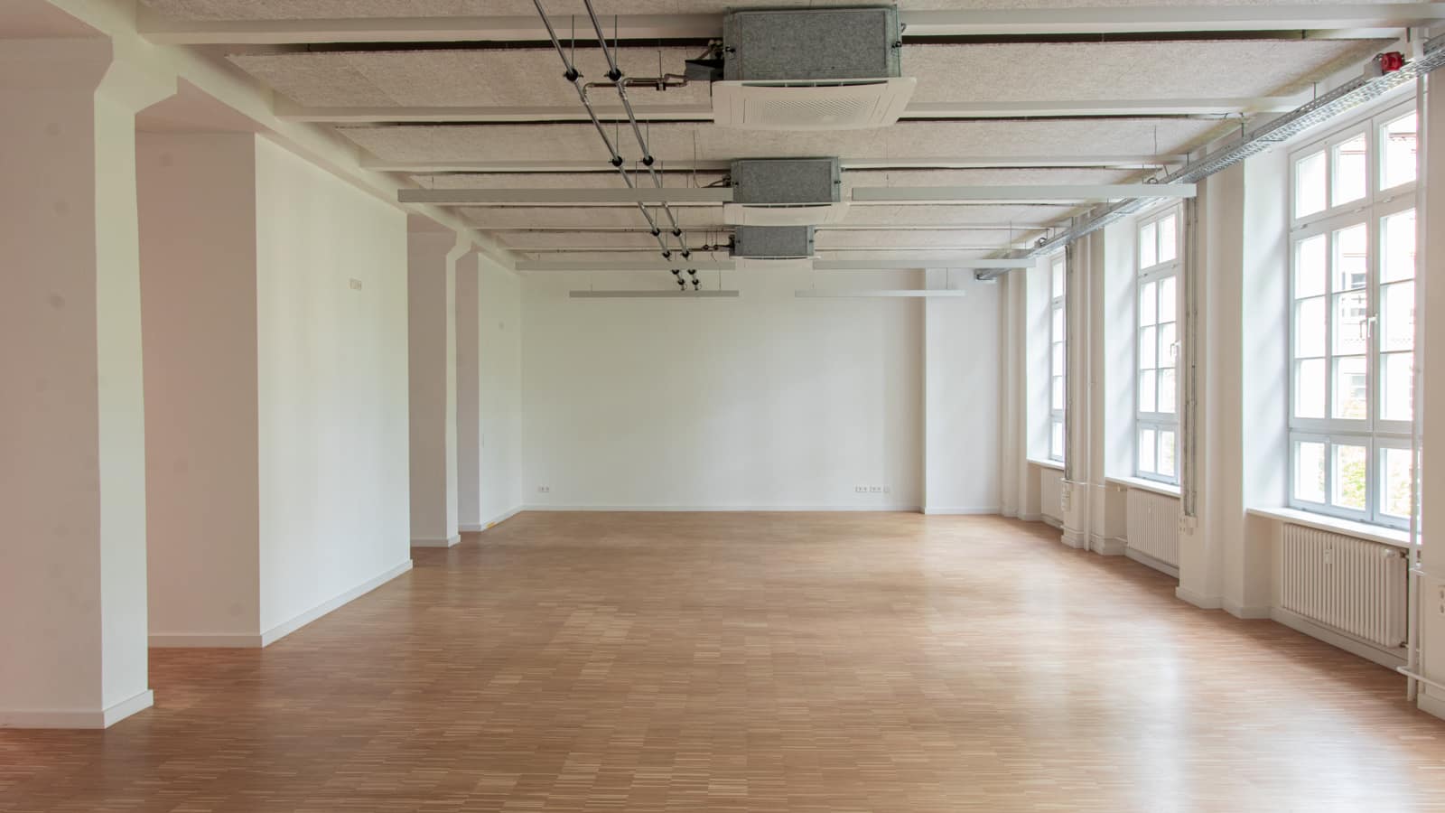 Bergmannstrasse Berlin Bürofläche Pakettboden