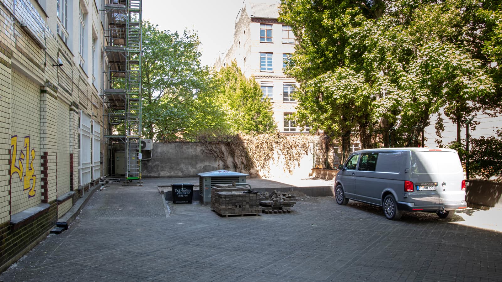 Bergmannstrasse Berlin Innenhof Erweiterung der Parkflächen