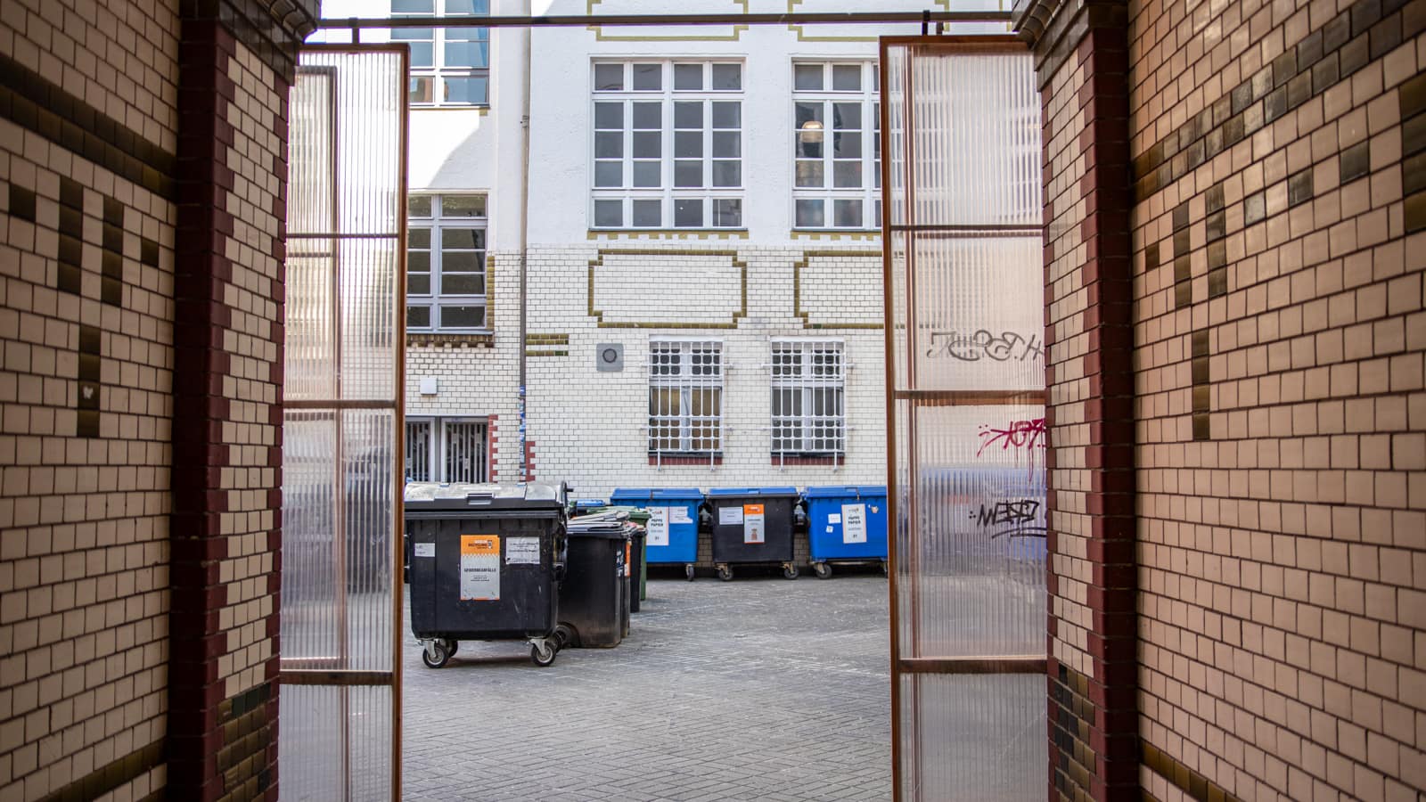 Bergmannstrasse Berlin Innenhof Müllplatz