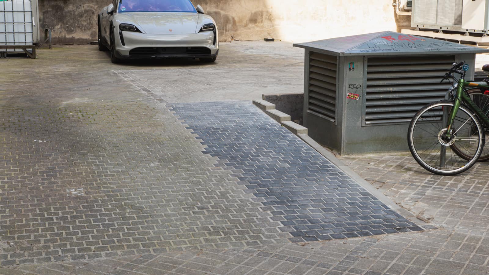 Bergmannstrasse Berlin Innenhof Parkflächenausbau