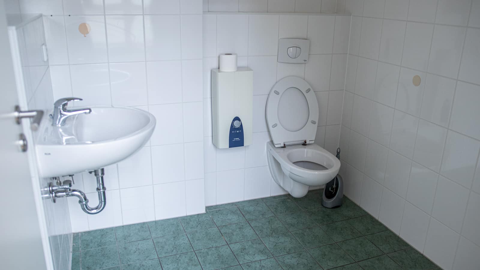 Mehringdamm Berlin Sanitärraum vorher