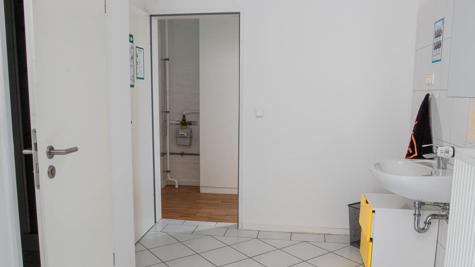 Mehringdamm Berlin Sanitärraum mit gefliesten Boden