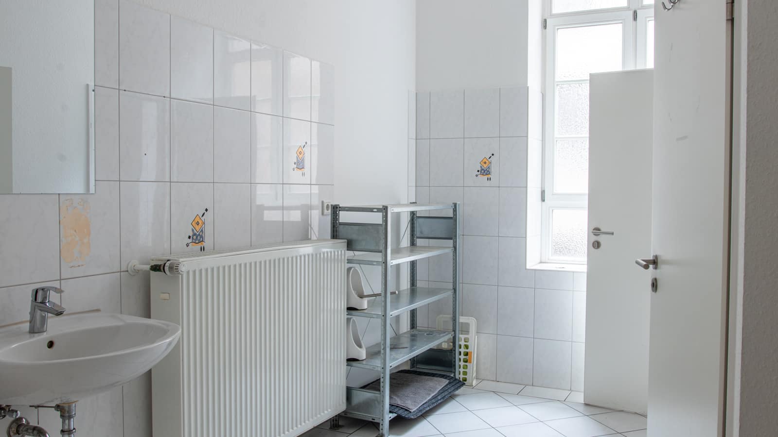 Mehringdamm Berlin gefliester Sanitärraum vorher