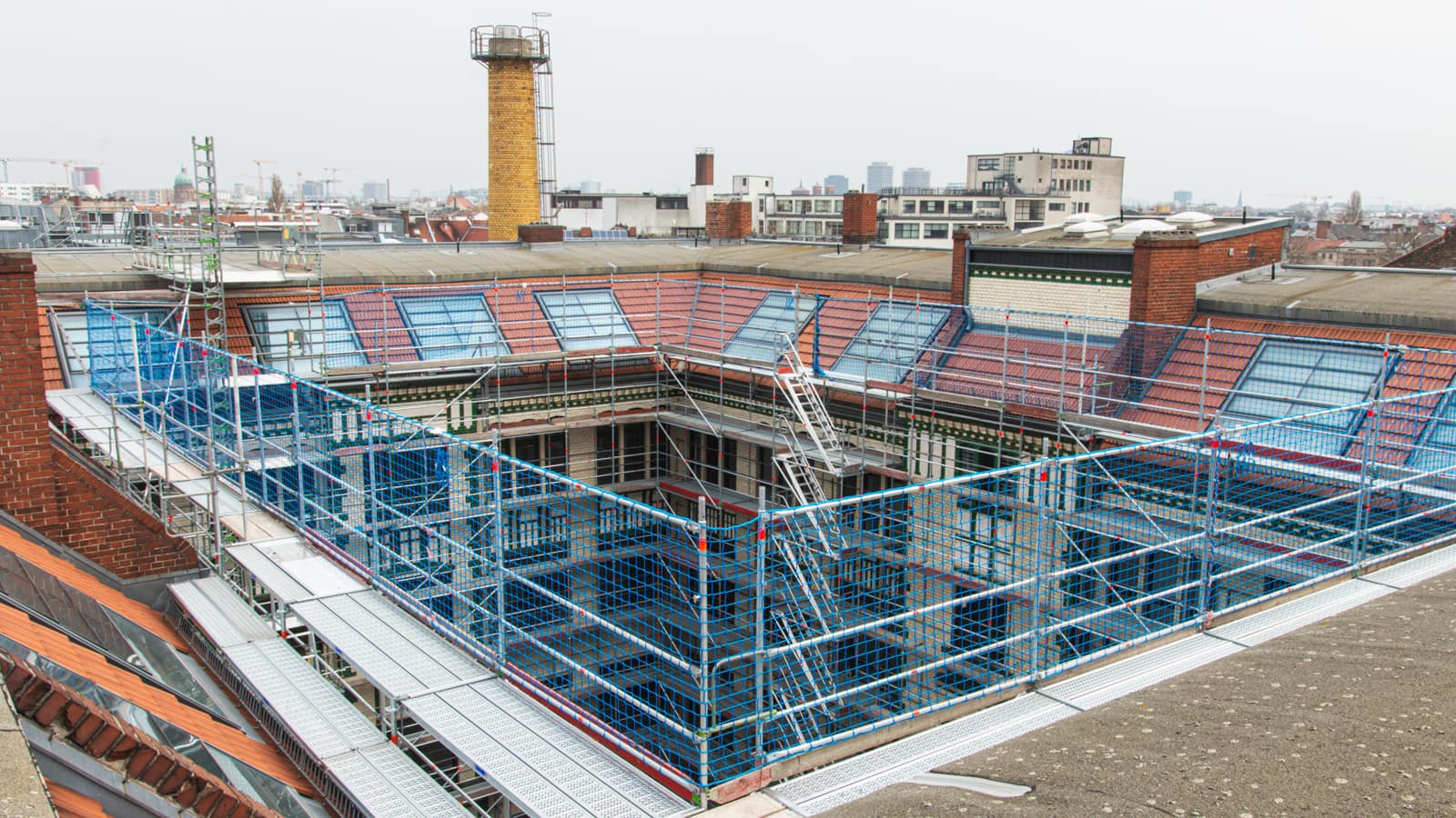 Ritterstraße Berlin Gerüstbau Innenhof bis Dach