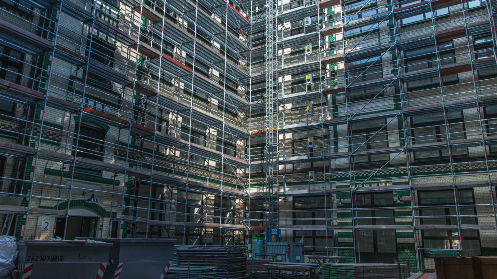 Ritterstraße Berlin Baumaterial Gerüstbau Innenhof