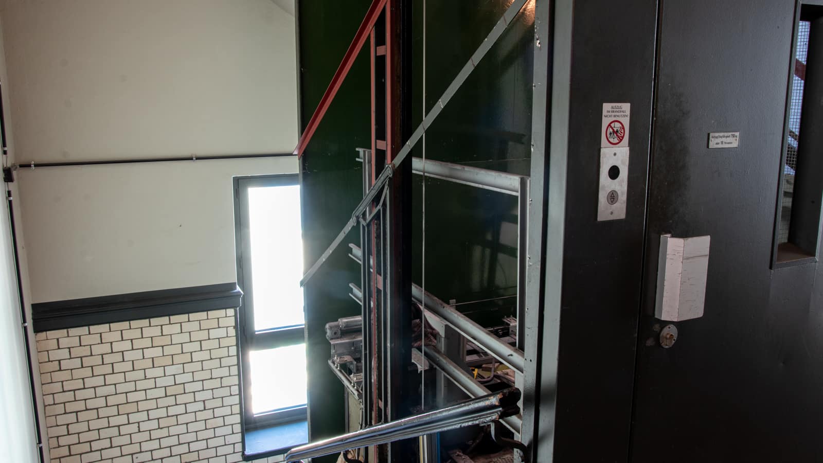 Ritterstraße Berlin Absturzsicherung Fahrstuhl